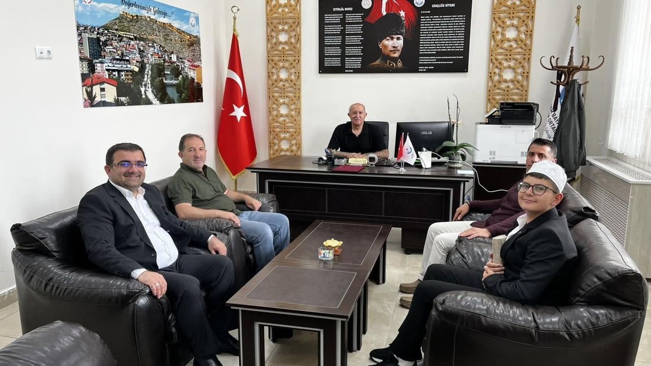 ÖRGÜN EĞİTİMLE BİRLİKTE HAFIZLIK PROGRAMI 152'NCİ MEZUNUNU VERDİ