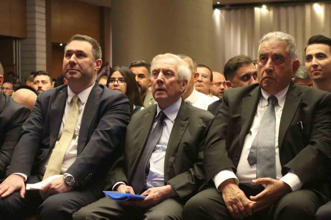 (ORTADA) FENERBAHÇE SPOR KULÜBÜ BAŞKAN ADAYI AZİZ YILDIRIM İLE (SAĞDA) MAHMUT USLU