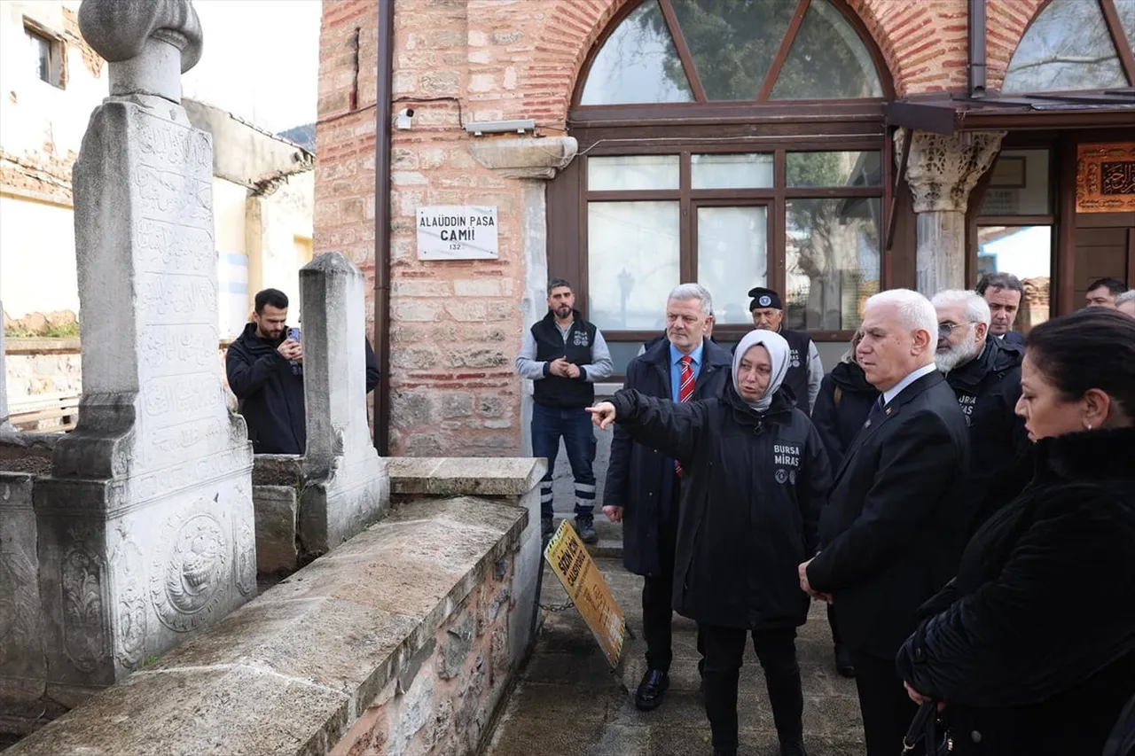 Osman Gazi'nin oğullarından Alaeddin Bey tarafından Bursa'da yaptırılan ve Osmanlı Devleti'nin ilk...