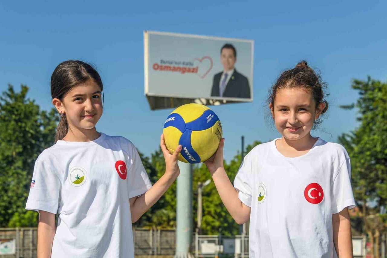 OSMANGAZİ BELEDİYESİ’NİN BU YIL İKİNCİ KEZ DÜZENLEDİĞİ MİNİ VOLEYBOL ŞENLİĞİ, SUKAYPARK...