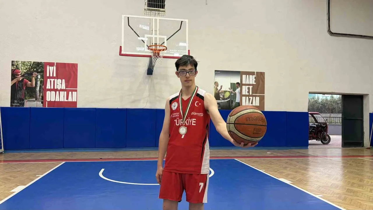 OSMANİYE'DE YAŞAYAN ÖZEL SPORCU HÜSEYİN SAİD ELMASOĞLU, MACARİSTAN'DA DÜZENLENEN SUDS IBA21 DÜNYA...
