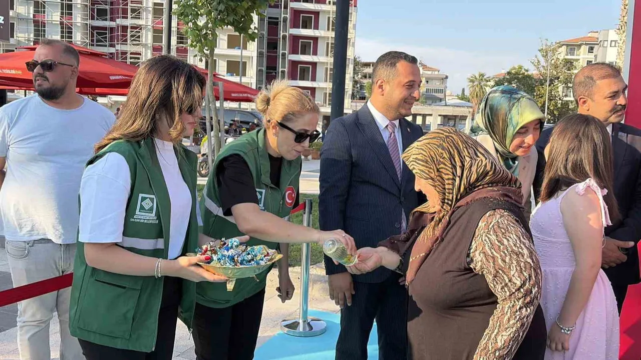 OSMANİYE’DE PROTOKOL ÜYELERİ VATANDAŞLARLA BAYRAMLAŞTI