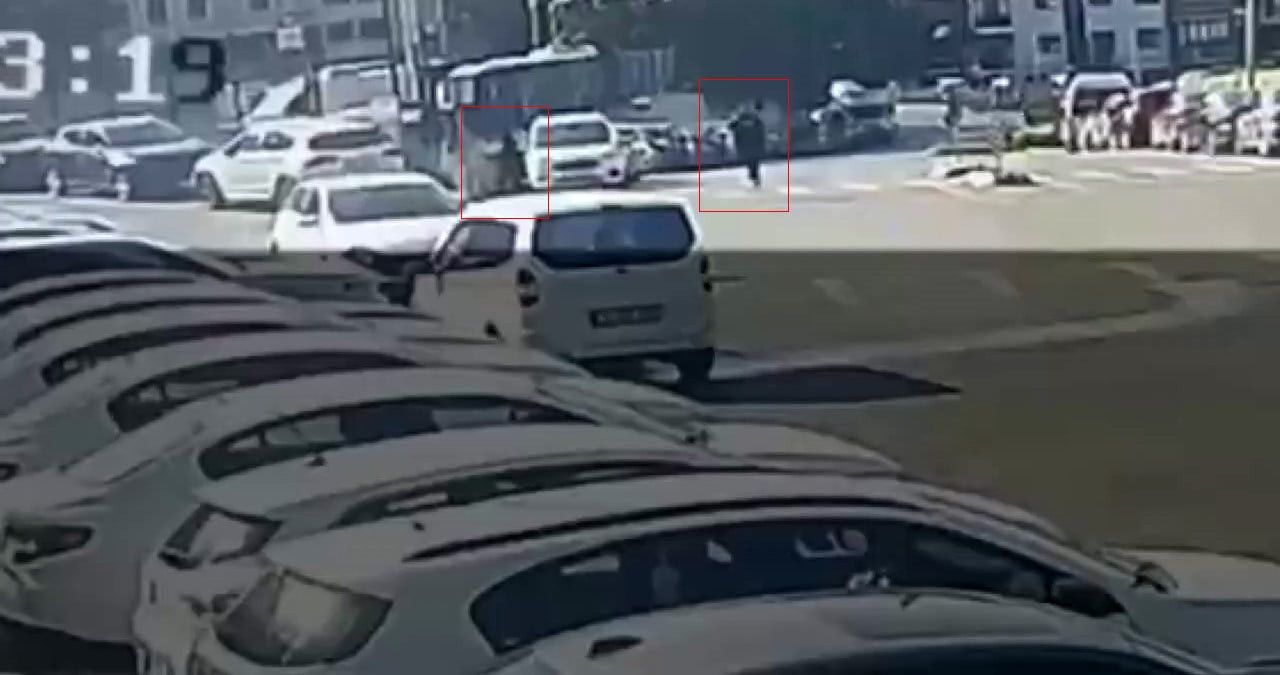 OTOKOÇ'A YÖNELİK SİLAHLI SALDIRI ANI KAMERAYA YANSIDI