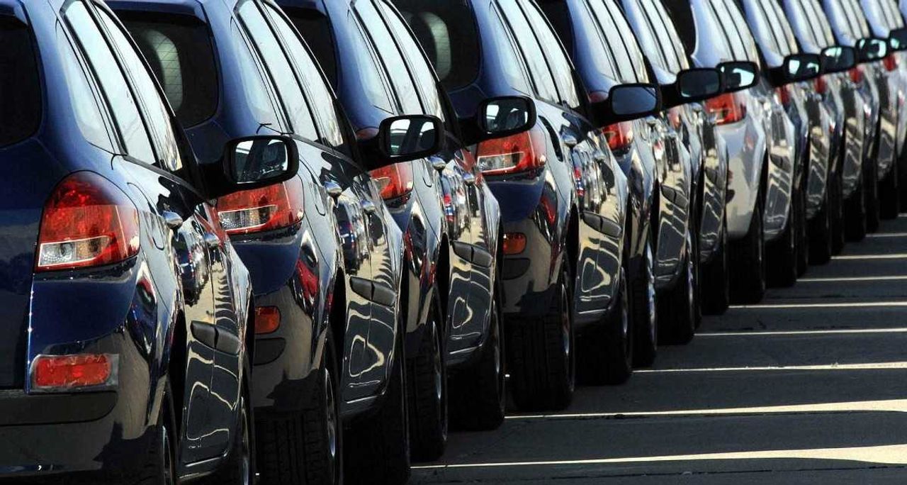 Otomobil fiyatlarına büyük zam