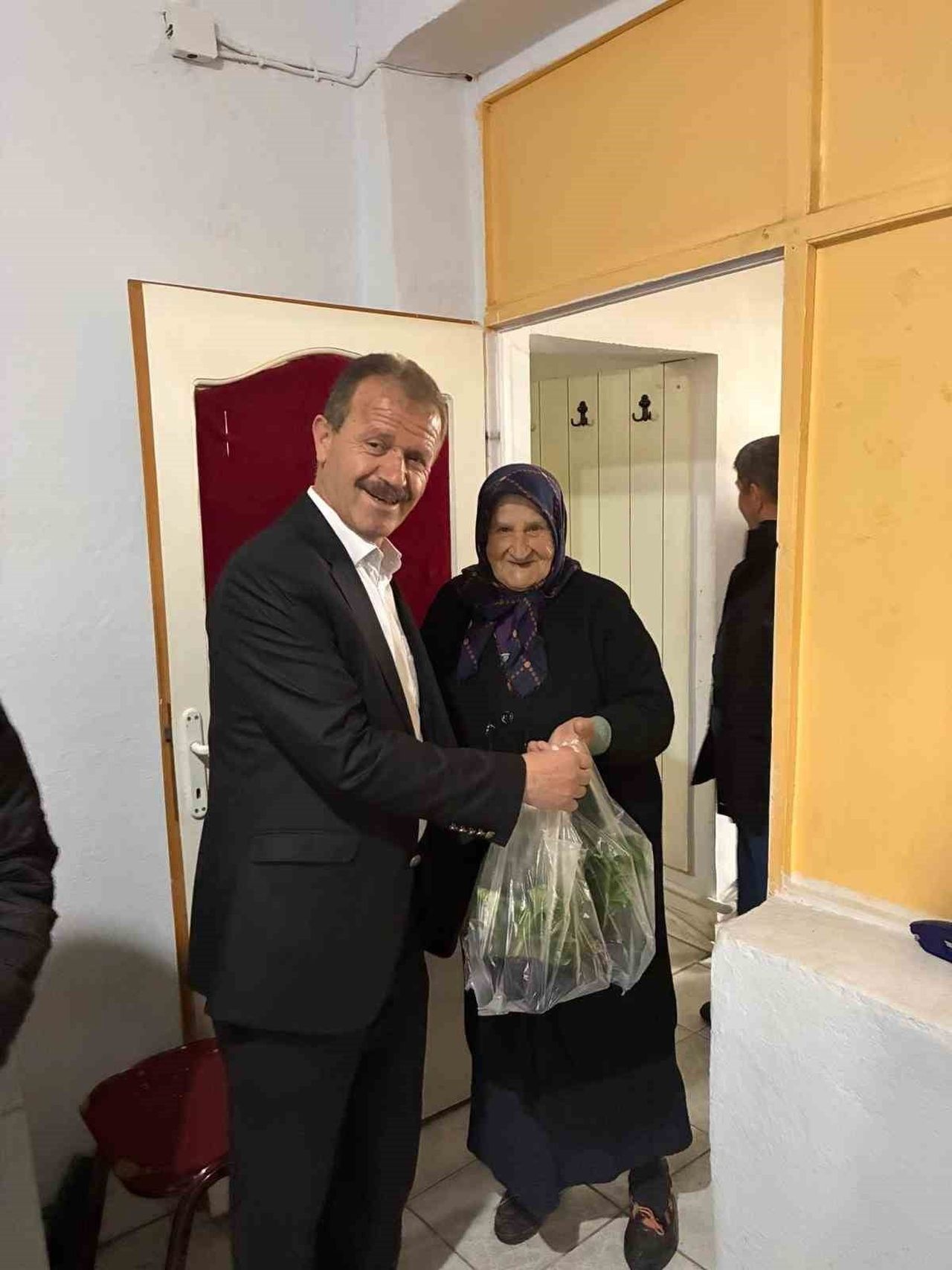 OVACIK BELEDİYESİ TARAFINDAN TARIMSAL ÜRETİMİ DESTEKLEMEK AMACIYLA YÜRÜTÜLEN "FİDE PROJESİ"...