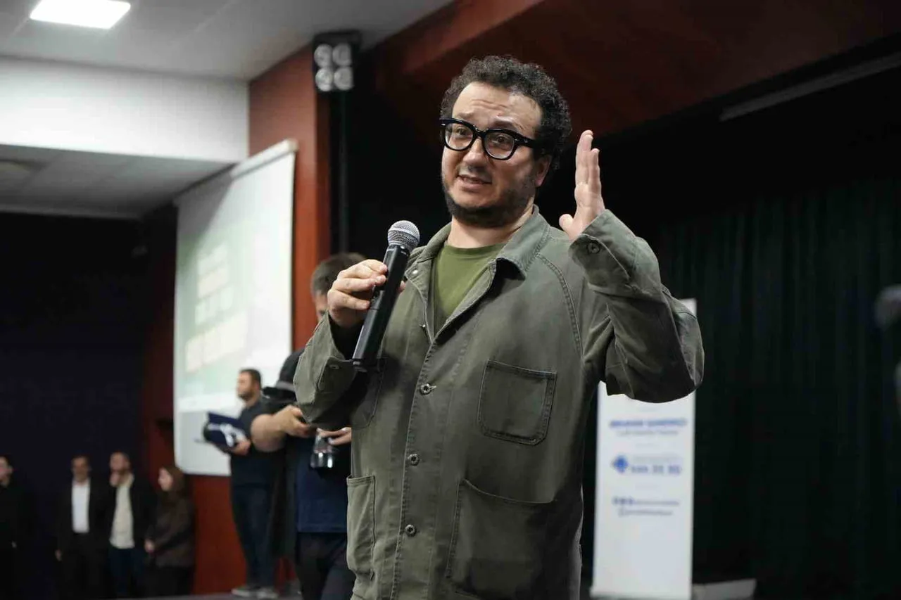 OYTUN ERBAŞ: "Z KUŞAĞI İLK DEFA AİLESİNDEN DAHA GERİ ZEKALI"