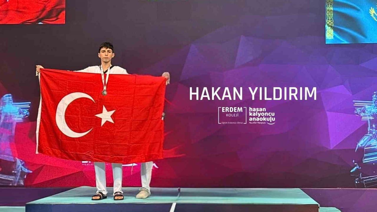 ÖZEL ERDEM ANADOLU LİSESİ ÖĞRENCİSİ HAKAN YILDIRIM TÜRKİYE 2.’Sİ