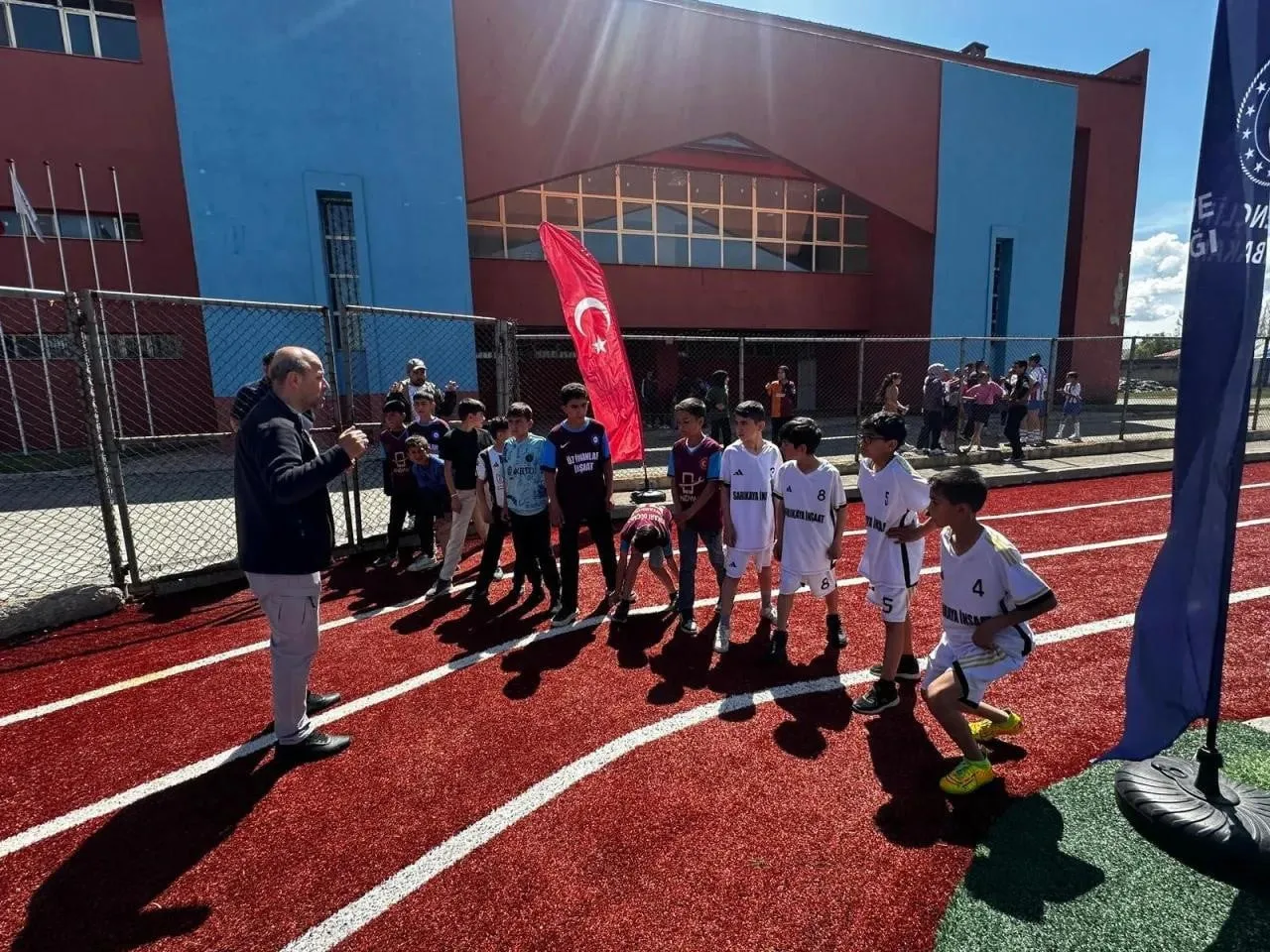 PATNOS’TA 19 MAYIS COŞKUSU ATLETİZM YARIŞIYLA TAÇLANDI