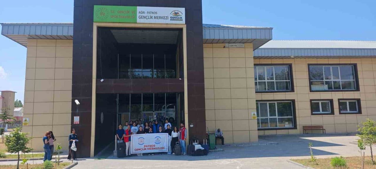 PATNOS’TAN 15 KIZ ÖĞRENCİ “BİR DESTANDIR ÇANAKKALE” PROGRAMINA KATILDI