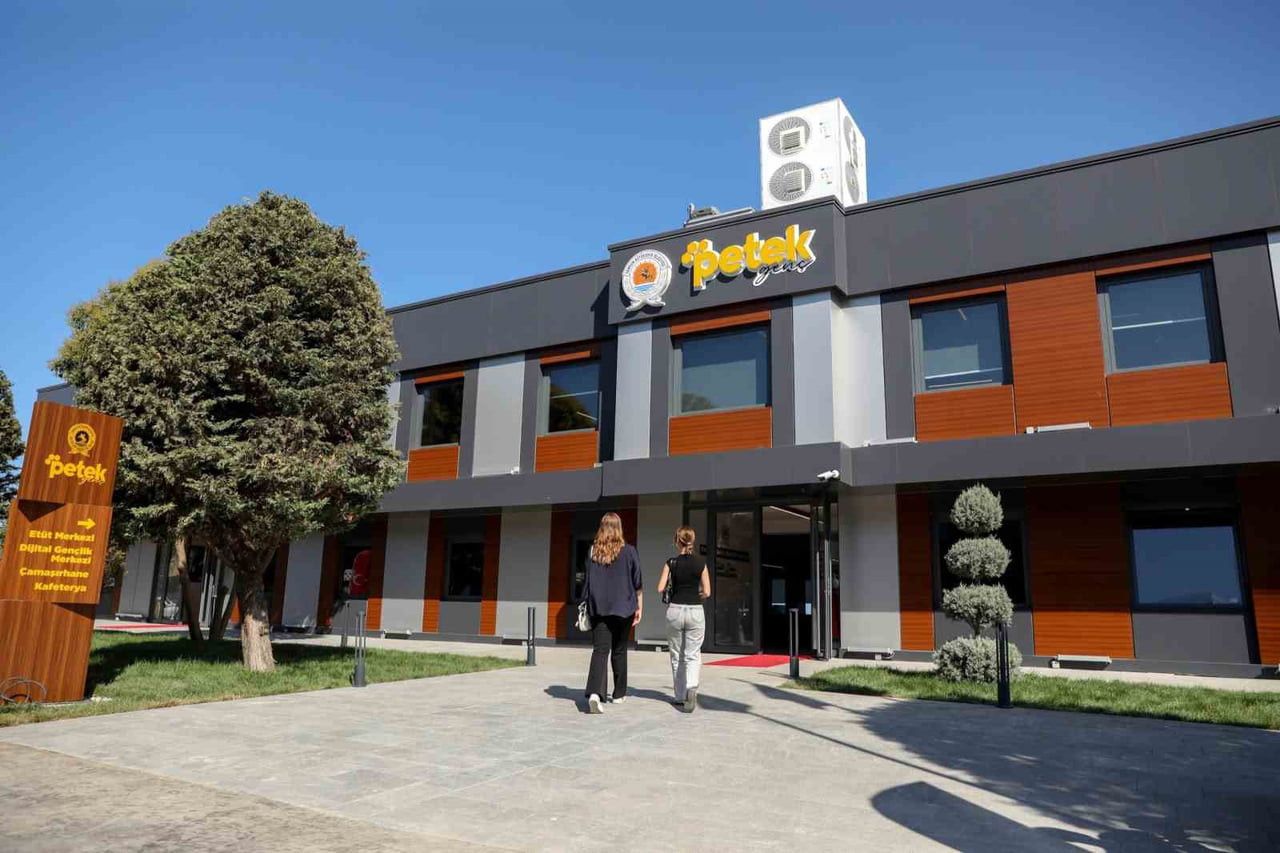 PETEK GENÇ MERKEZİ