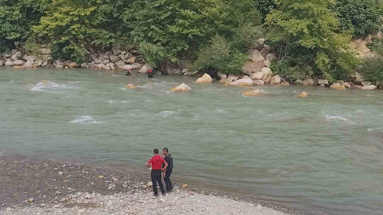 PİKNİK YAPMAK İÇİN ARKADAŞLARIYLA BİRLİKTE GİTTİĞİ KARAKAYA MAHALLESİNDE SERİNLEMEK İÇİN ALARA...