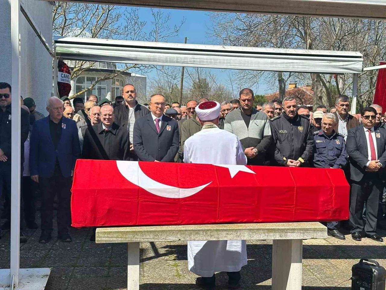 POLİS MEMURU CİHAT UFUK KAYALI SON YOLCULUĞUNA UĞURLANDI