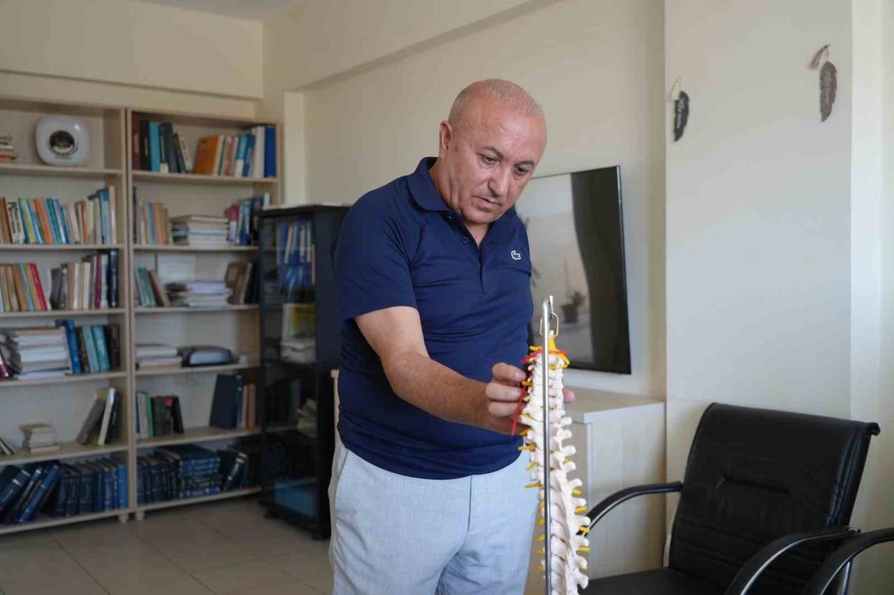 PROF. DR. ERDAL KILIÇ, YÜRÜTÜCÜLÜĞÜNÜ ÜSTLENDİĞİ "SKOLYOZ, KİFOZ/LORDOZ VE OMURGA DEFORMİTELERİNİN...