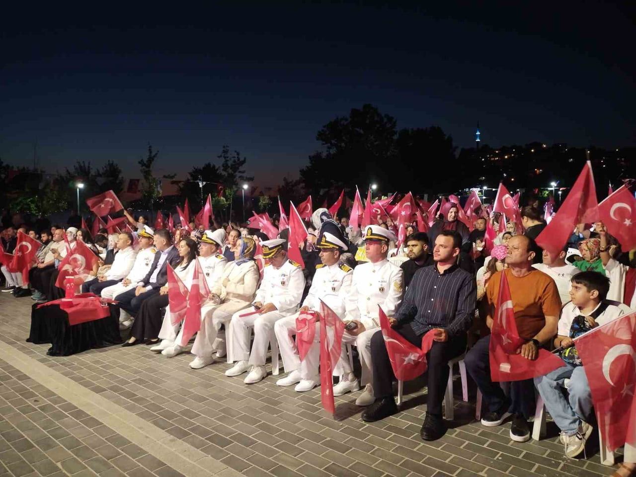 "İRADE BİZİM, ZAFER BİZİM" TEMASIYLA BEYKOZ SAHİLİ ETKİNLİK ALANI'NDA DÜZENLENEN ÖZEL PROGRAMDA...