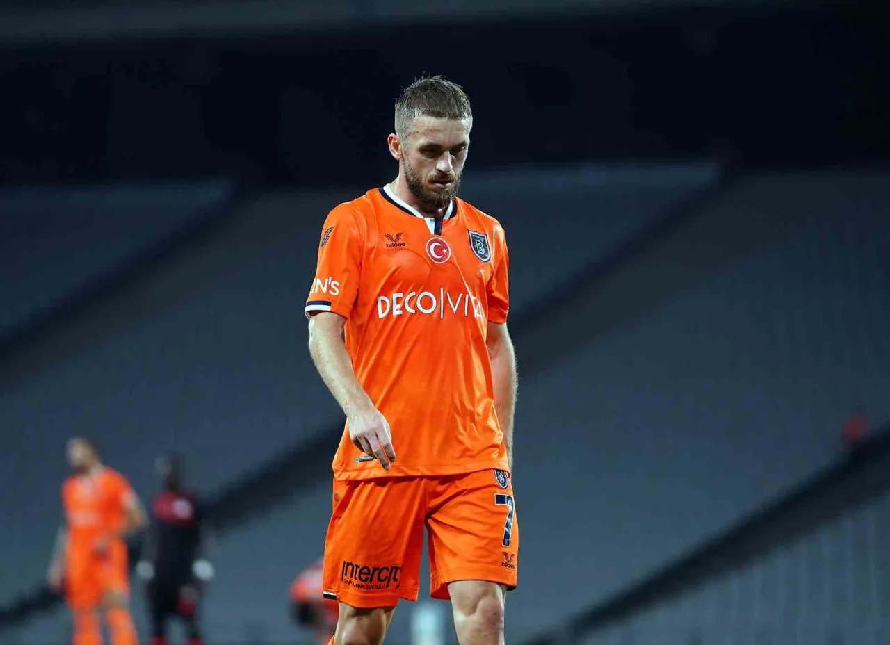 RAMS BAŞAKŞEHİR, SON OLARAK TRABZONSPOR FORMASI GİYEN VE 12 SEZON TURUNCU-LACİVERTLİ FORMAYI...