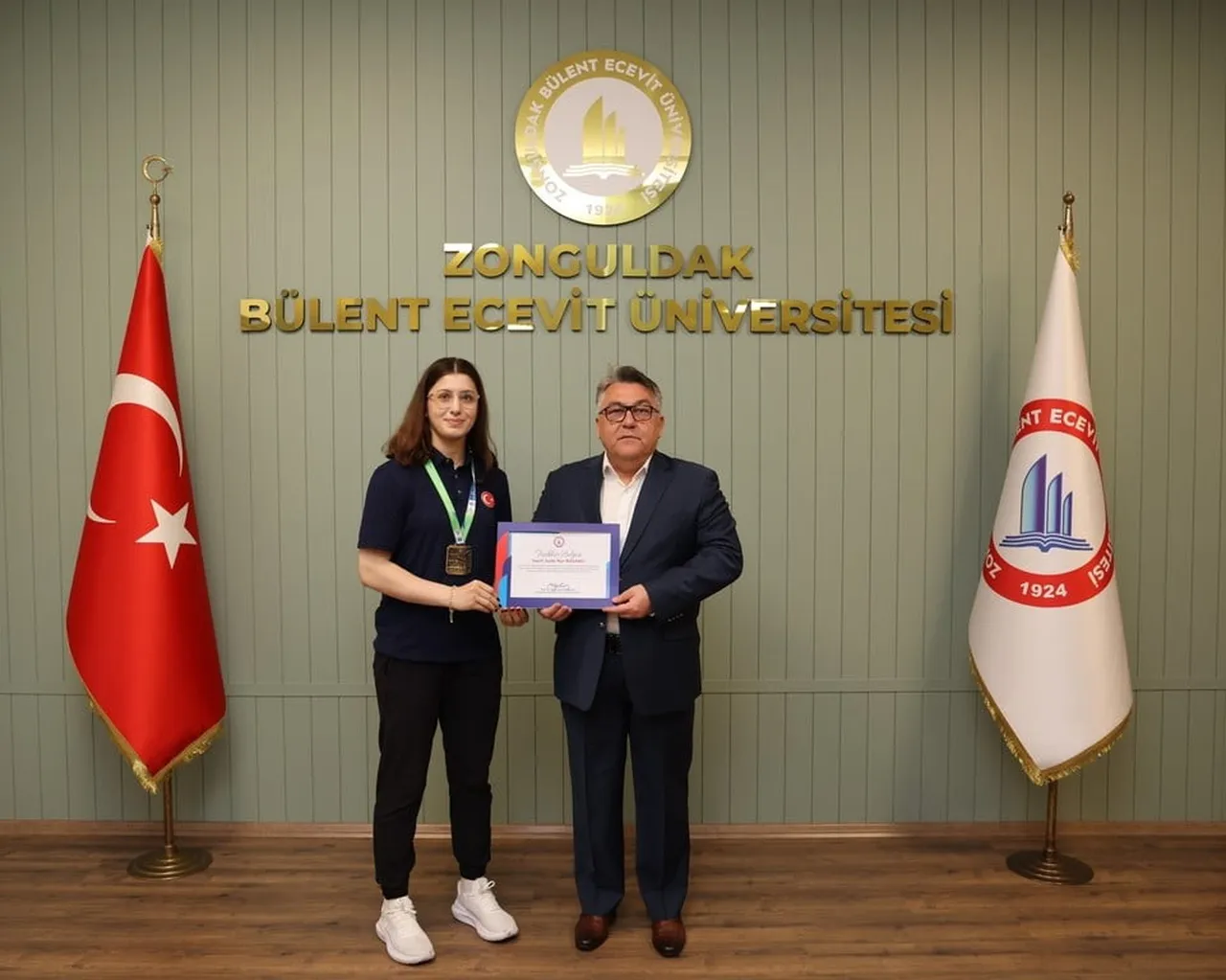 REKTÖR ÖZÖLÇER DÜNYA ŞAMPİYONU BASANCI’YI KABUL ETTİ
