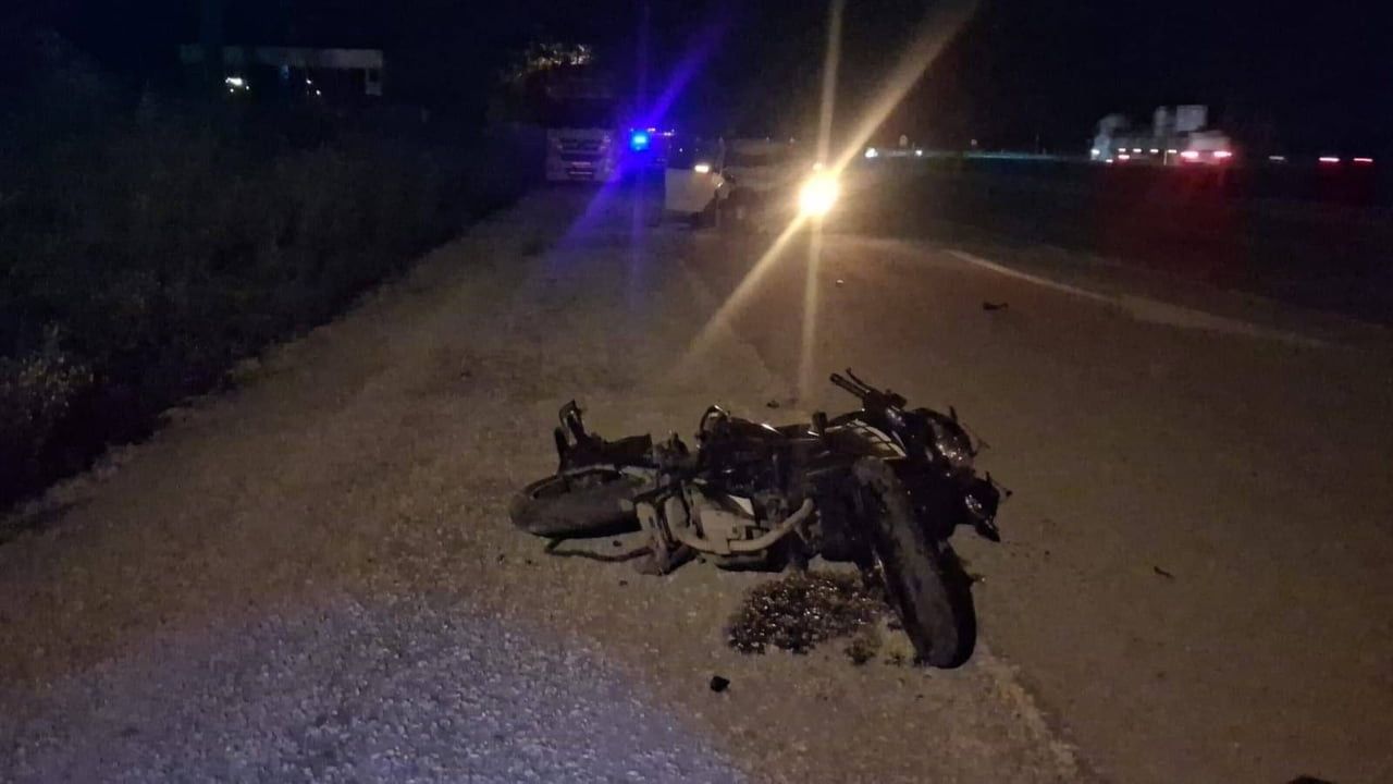 REŞADİYE İLÇESİNDE OTOMOBİLİN MOTOSİKLETE ÇARPTIĞI KAZADA MOTOSİKLETTE BULUNAN 2 GENÇ HAYATINI...