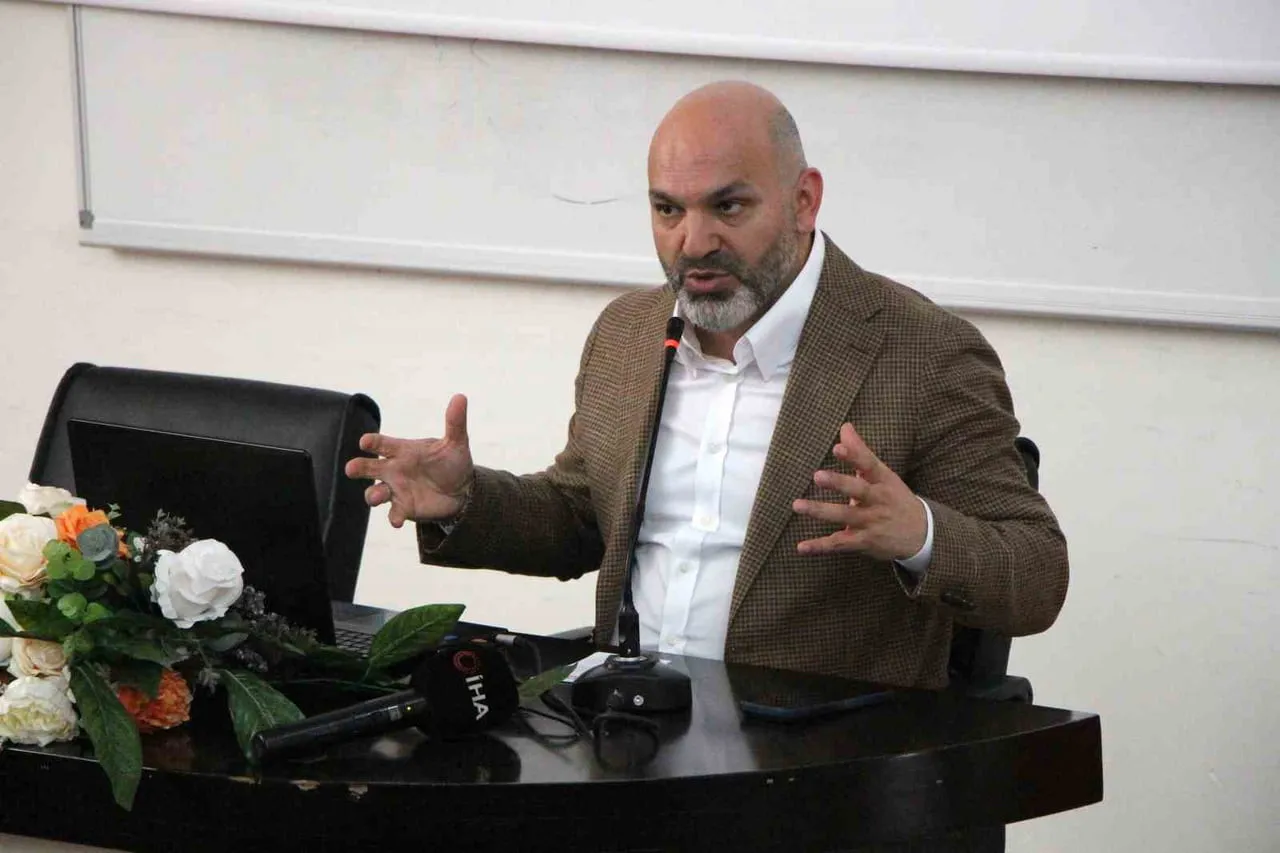 RTÜK ÜYESİ HASAN DAVULCU, AMASYA ÜNİVERSİTESİ MERZİFON MESLEK YÜKSEKOKULU'NDA DÜZENLENEN 'DİJİTAL...