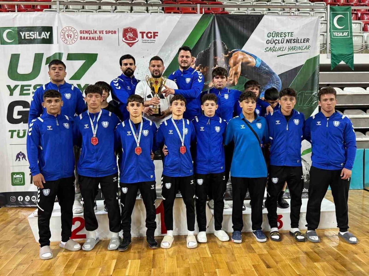 ŞAHİNBEY BELEDİYE SPOR KULÜBÜ GÜREŞ TAKIMI, SİVAS’TA DÜZENLENEN U17 YEŞİLAY TÜRKİYE KUPASI’NDA...