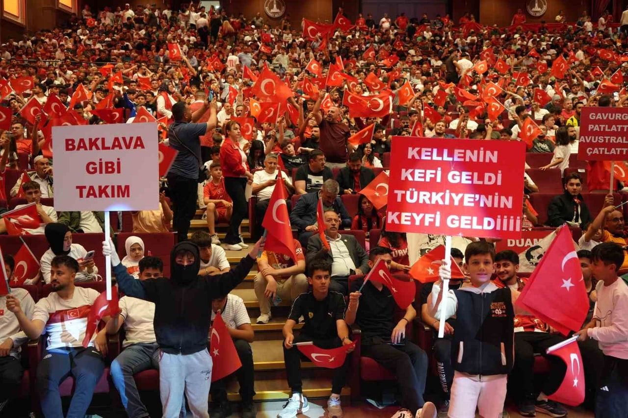 ŞAHİNBEY BELEDİYESİ TARAFINDAN DÜZENLENEN PROGRAMDA VATANDAŞLAR SABAH NAMAZINDA BİR ARAYA GELEREK...