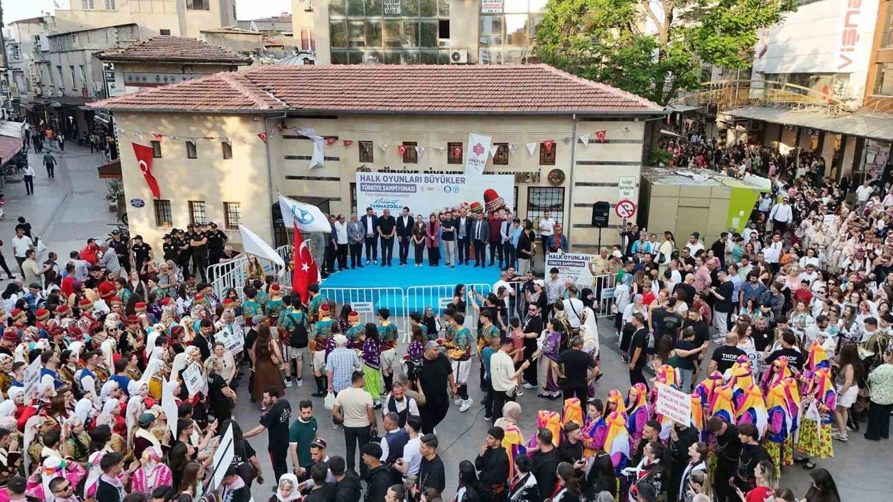 ŞAHİNBEY BELEDİYESİ’NİN EV SAHİPLİĞİNDE DÜZENLENEN VE 51 İLDEN 76 TAKIMIN KATILDIĞI HALK OYUNLARI...