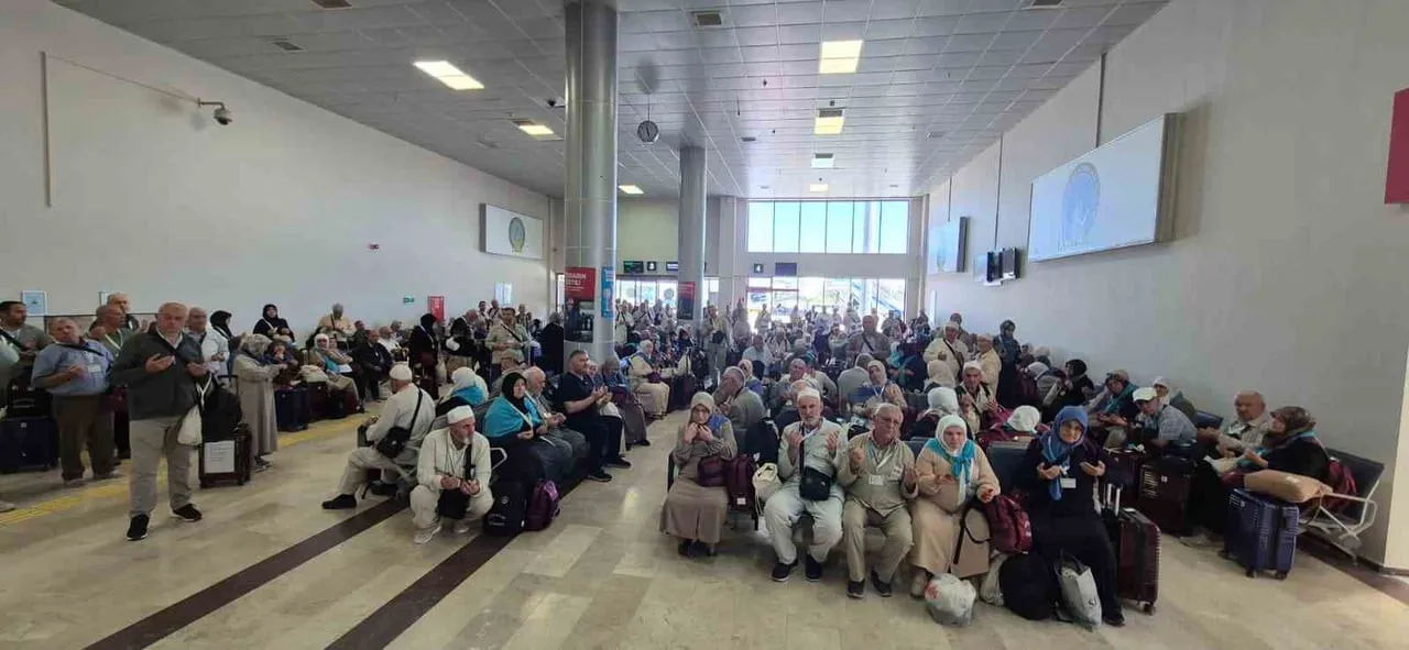 SAMSUN'DA HACI ADAYLARI, KAFİLELER HALİNDE KUTSAL TOPRAKLARA UĞURLANIYOR.