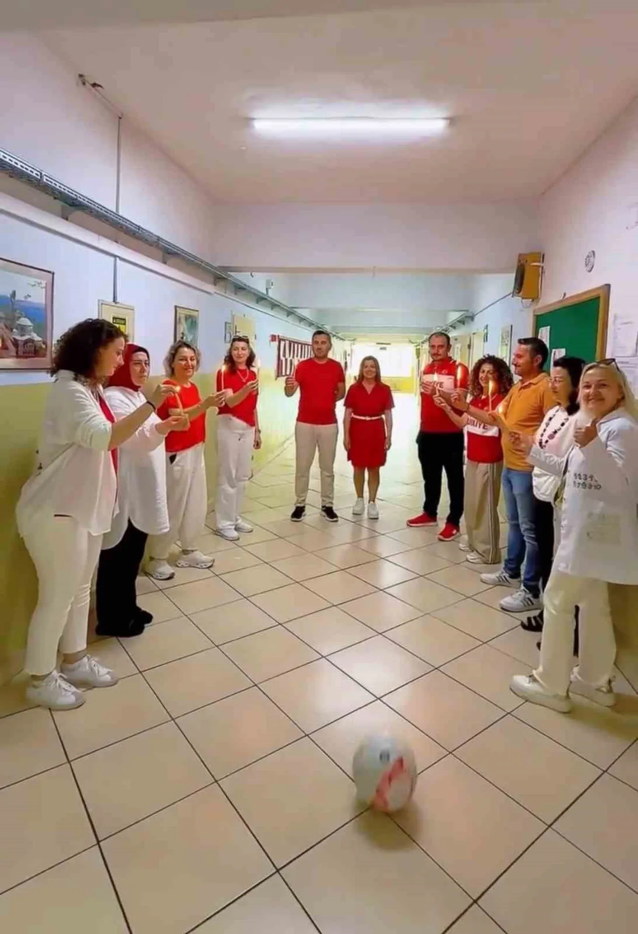 SAMSUN'UN İLKADIM İLÇESİNDE BULUNAN KAZIM ÖZDEMİR İLKOKULU'NUN ÖĞRETMENLERİ VE PERSONELİ, A MİLLİ...