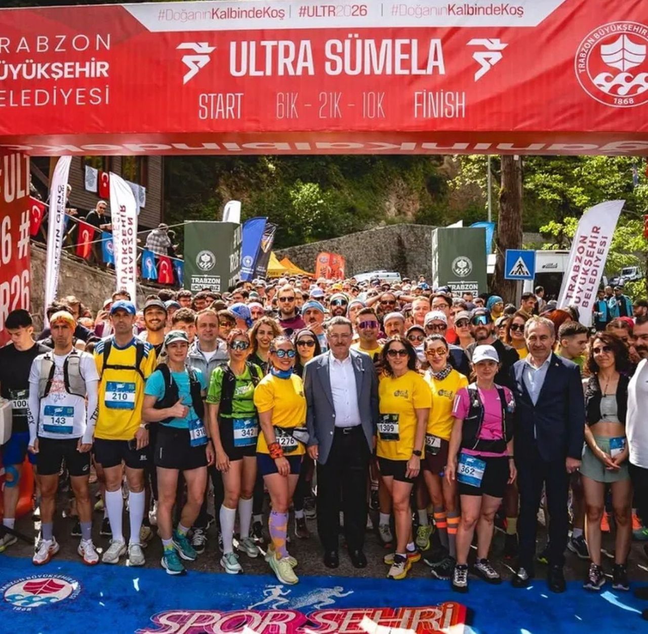 SAMSUN’DA GÖNÜLLÜLÜK ESASIYLA KURULAN BİR KOŞU TOPLULUĞUNUN SPORCULARI, TRABZON’UN MAÇKA İLÇESİNDE...