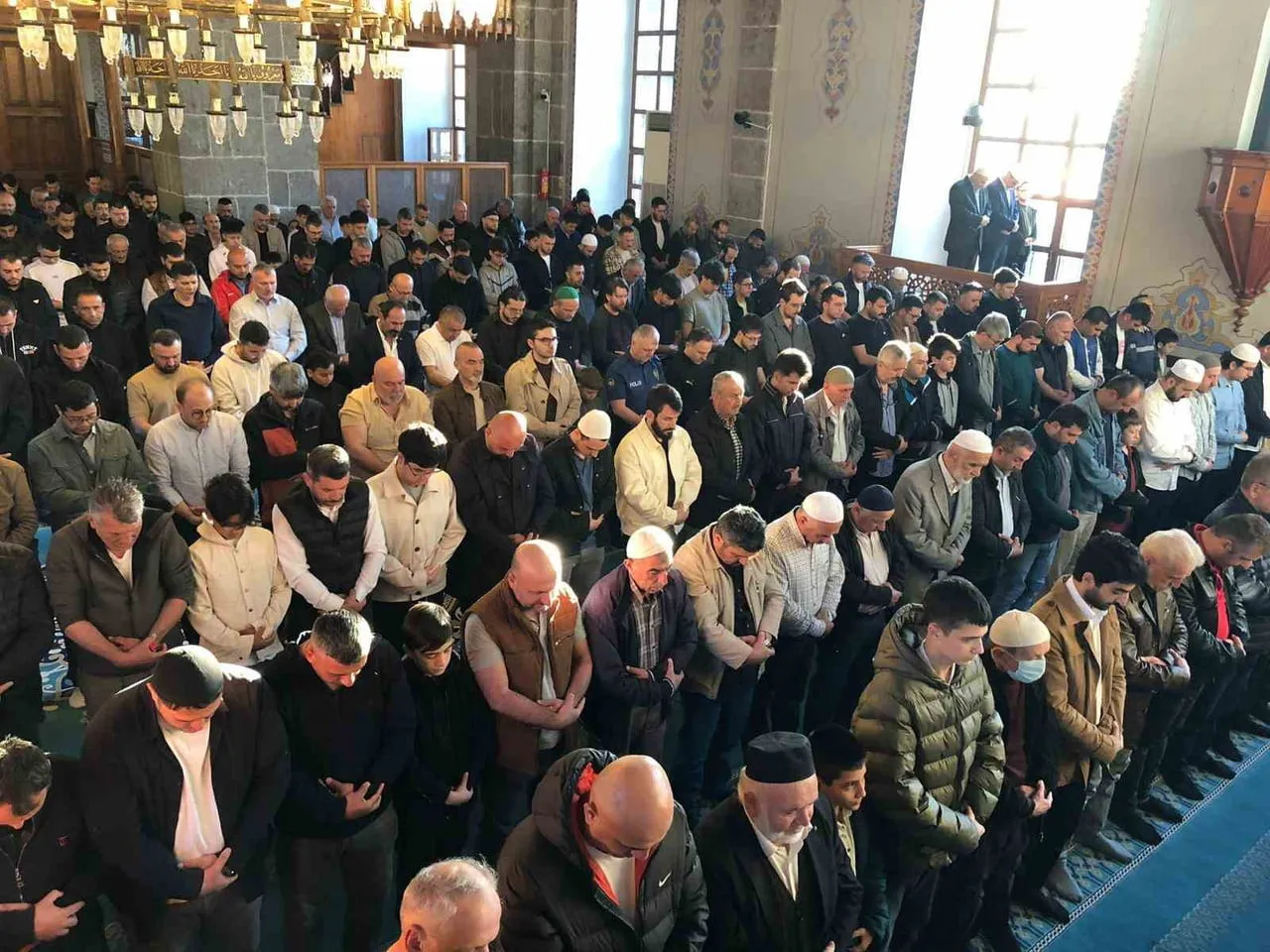 SAMSUN’DA VATANDAŞLAR, KURBAN BAYRAMI NAMAZINI KILMAK İÇİN SABAHIN ERKEN SAATLERİNDE CAMİLERE AKIN...