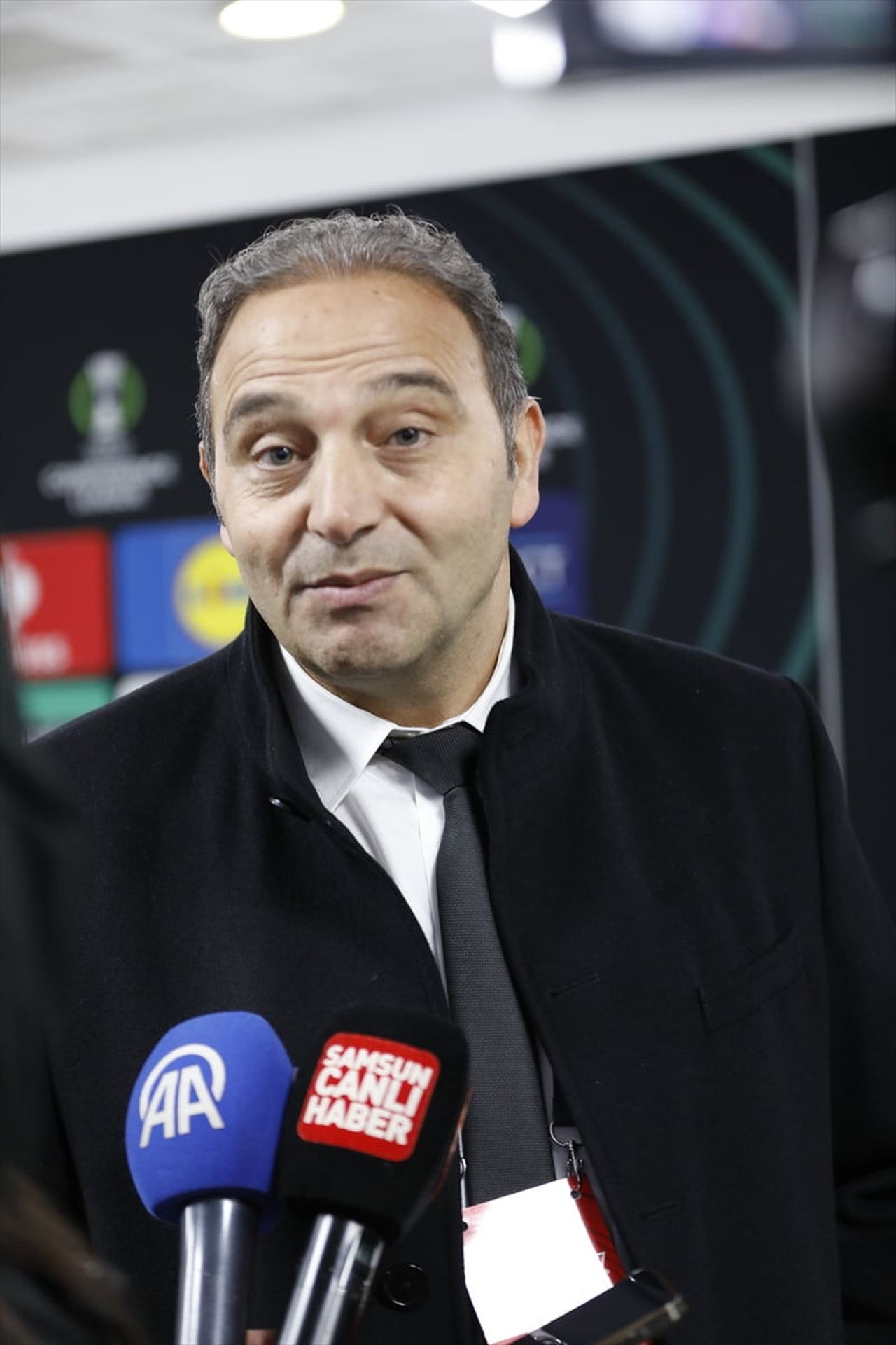 Samsunspor Futbol Direktörü Fuat Çapa, UEFA Konferans Ligi son 16 turu ilk karşılaşmasında...
