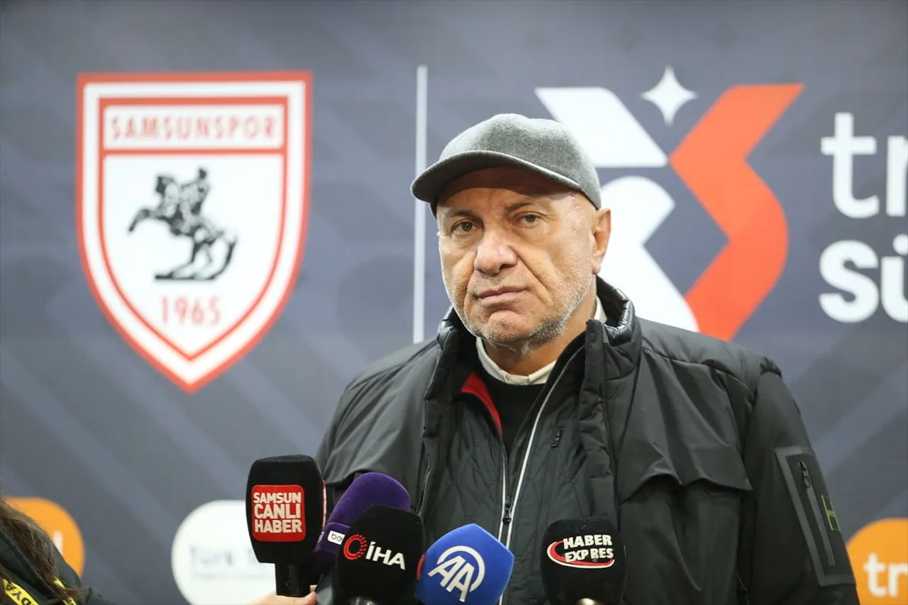 Samsunspor Kulübü Başkanı Yüksel Yıldırım, Trendyol Süper Lig'in 21. haftasında Trabzonspor'a 3-0...