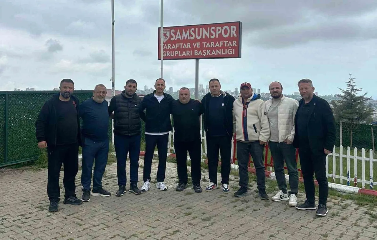 SAMSUNSPOR TARAFTAR GRUPLARINI ZİYARET EDEN ZEKİ YAVRU, TARAFTAR GRUPLARININ BAŞKAN VE...