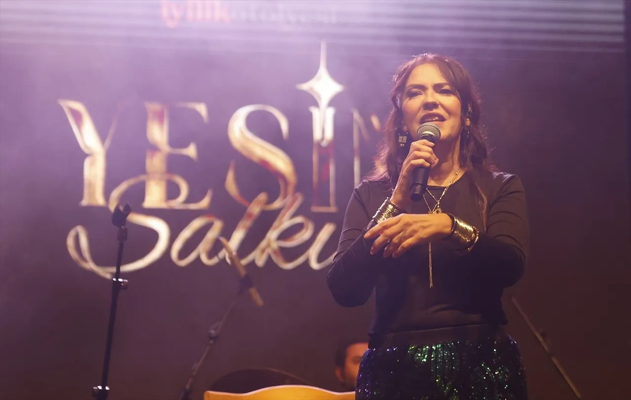 Sanatçı Yeşim Salkım, kız çocukları yararına Muğla'nın Bodrum ilçesinde konser verdi. Bodrum...