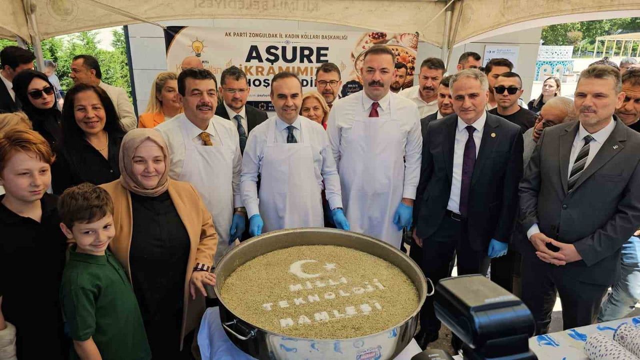 SANAYİ VE TEKNOLOJİ BAKANI MEHMET FATİH KACIR, ZONGULDAK'TA CUMA NAMAZININ ARDINDAN ÜZERİNDE...