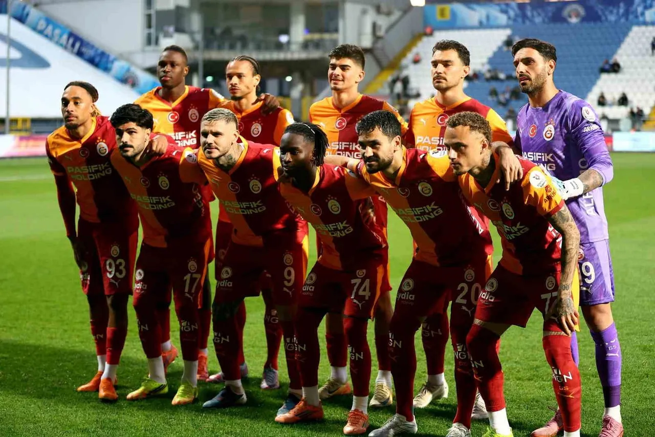 SARI-KIRMIZILILAR MÜCADELEYE; GÜNAY GÜVENÇ, SACHA BOEY, WİLFRİED SİNGO, ARDA ÜNYAY, EREN ELMALI...