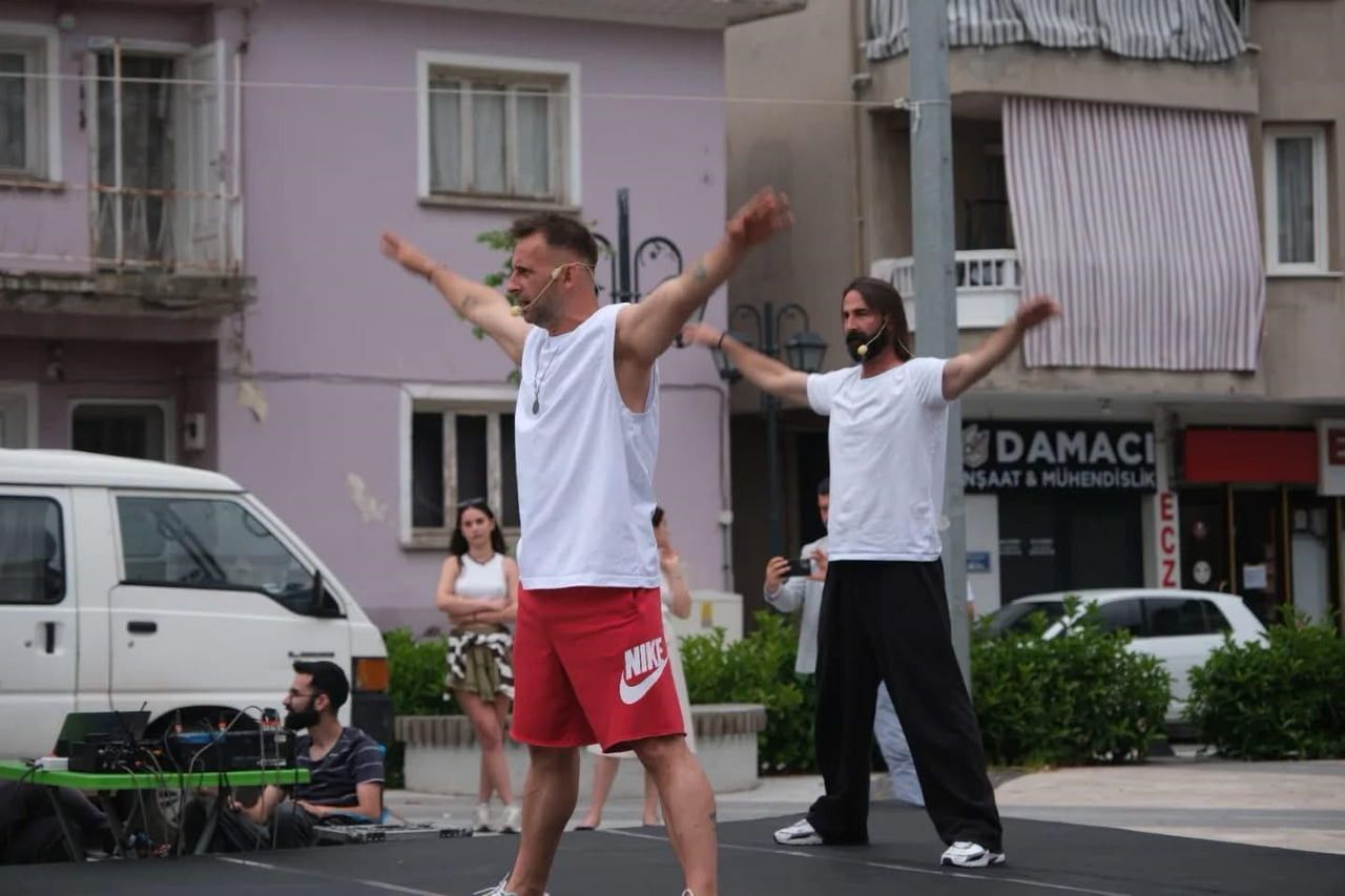 SARIGÖL’DE DÜZENLENEN MÜZİKLİ SPOR ETKİNLİĞİ VATANDAŞLARDAN YOĞUN İLGİ GÖRDÜ. ATATÜRK KENT...