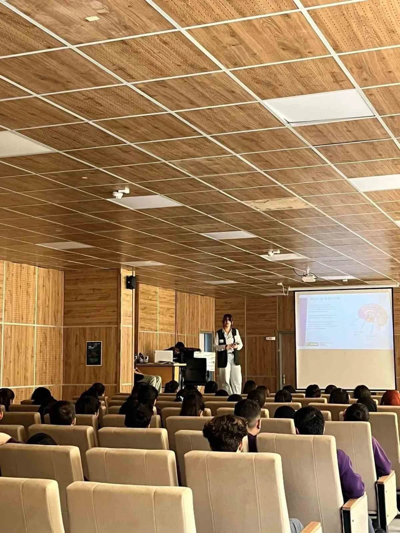 SARIKAMIŞ FEN LİSESİ’NDE YEŞİLAY FARKINDALIK EĞİTİMİ DÜZENLENDİ(KARS-İHA)