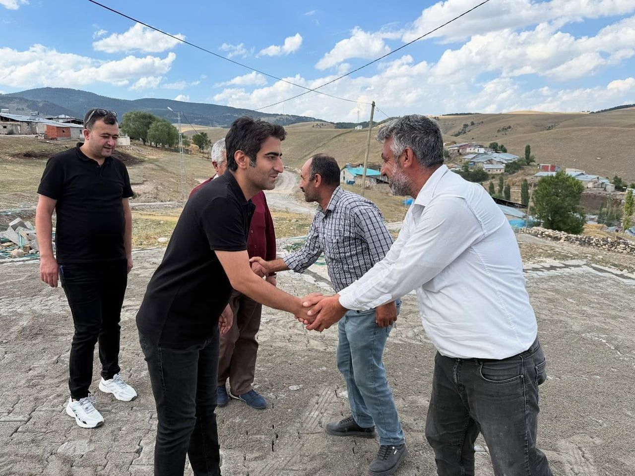 SARIKAMIŞ KAYMAKAMI ASLANTATAR KİLİTLİ PARKE TAŞI ÇALIŞMALARI YERİNDE GÖRDÜ(KARS-İHA)
