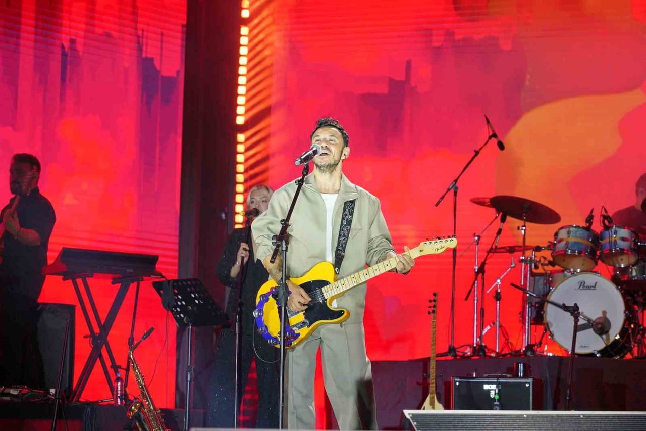 ŞARKICI BURAY