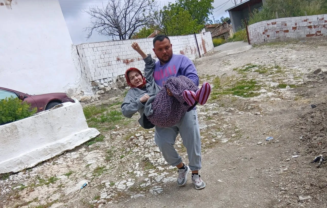 SARUHANLI İLÇESİNDE SOSYAL MEDYA ÜZERİNDEN YAPILAN YARDIM ÇAĞRISI ÜZERİNE HAREKETE GEÇEN BELEDİYE...
