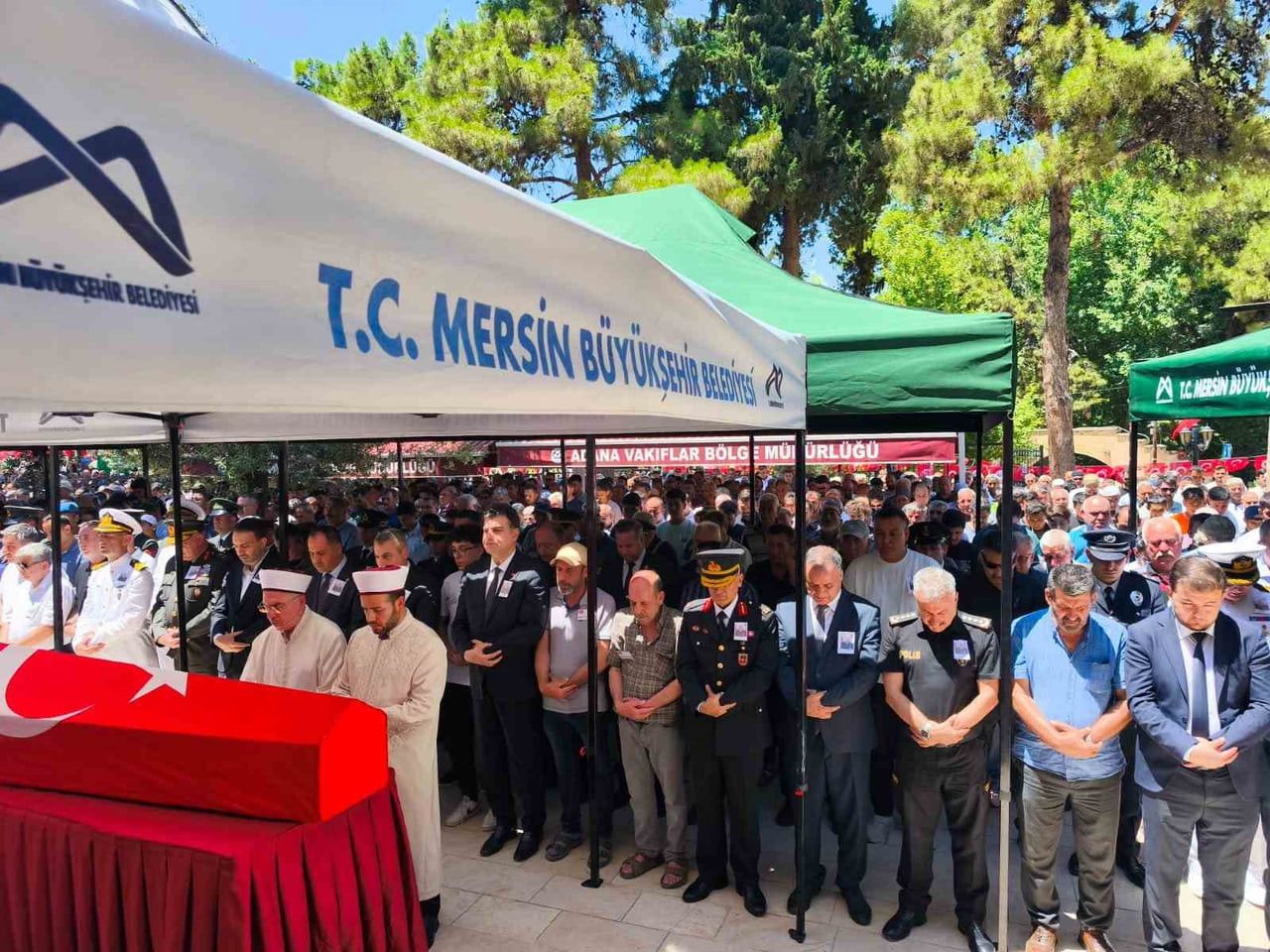 ŞEHİT OLAN PİYADE ASTSUBAY KIDEMLİ BAŞÇAVUŞ KENAN ŞAHİN İÇİN  LAAL PAŞA CAMİSİ'NDEN CENAZE TÖRENİ...
