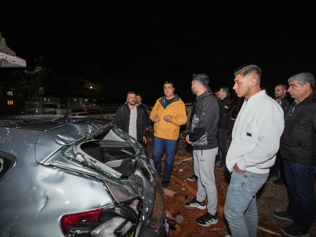 ŞEHİTKAMİL BELEDİYE BAŞKANI UMUT YILMAZ, İLÇE GENELİNDE SÜPER HÜCRE FIRTINASINDAN EVİ ZARAR GÖREN...