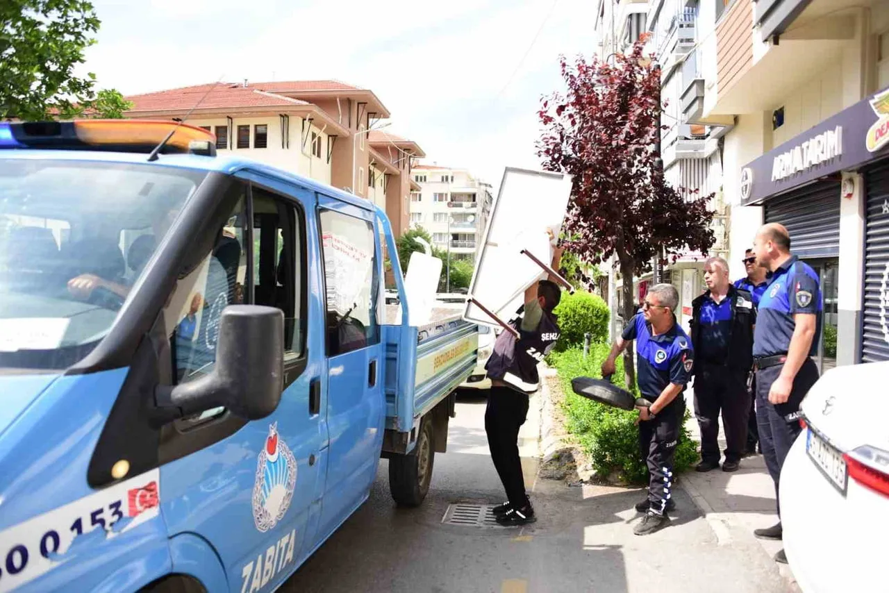 ŞEHZADELER BELEDİYESİ ZABITA MÜDÜRLÜĞÜ EKİPLERİ, İLÇE GENELİNDE VATANDAŞLARIN ORTAK KULLANIM...
