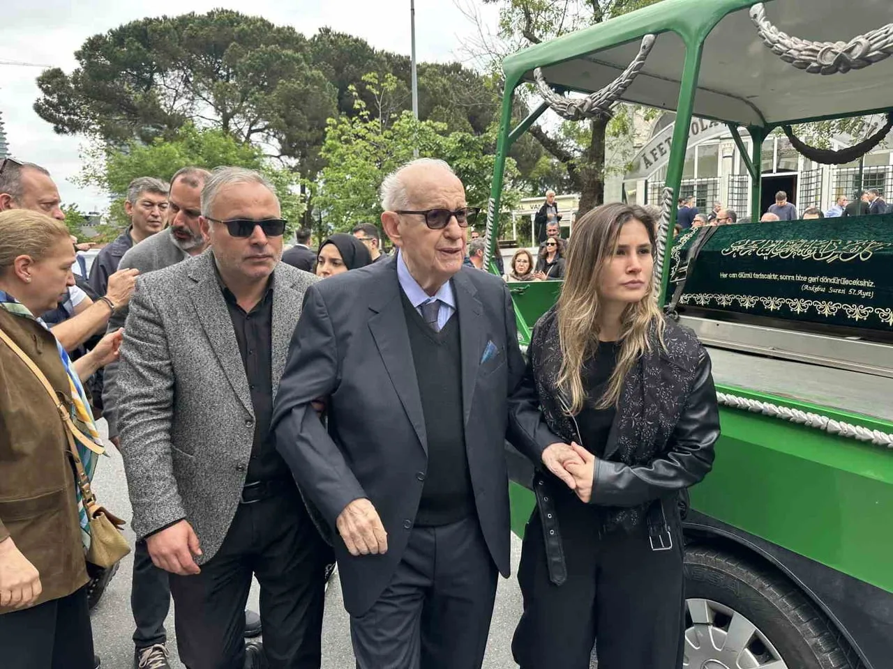 ŞENES ERZİK'İN ATAKTA DURMAKTA ZORLANDIĞI GÖRÜLDÜ