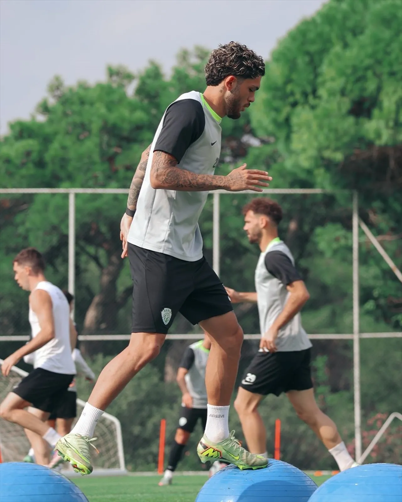Serikspor, Trendyol 1. Lig'in 13. haftasında Sakaryaspor ile deplasmanda oynayacağı maçın...