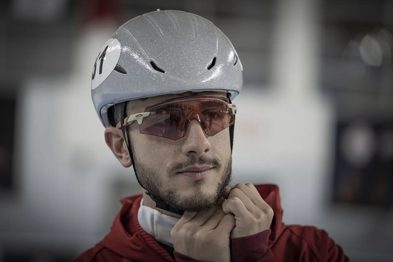 Short Track (sürat pateni) branşında Çin'deki Beijing 2022 Kış Olimpiyatları'nda 6. olan Furkan...