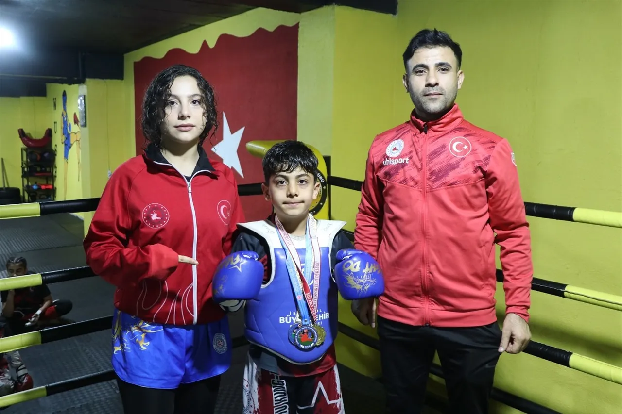 Siirt'in Kurtalan ilçesinde sık sık okuldan kaçtığı için ablası tarafından spora yönlendirilen 10...