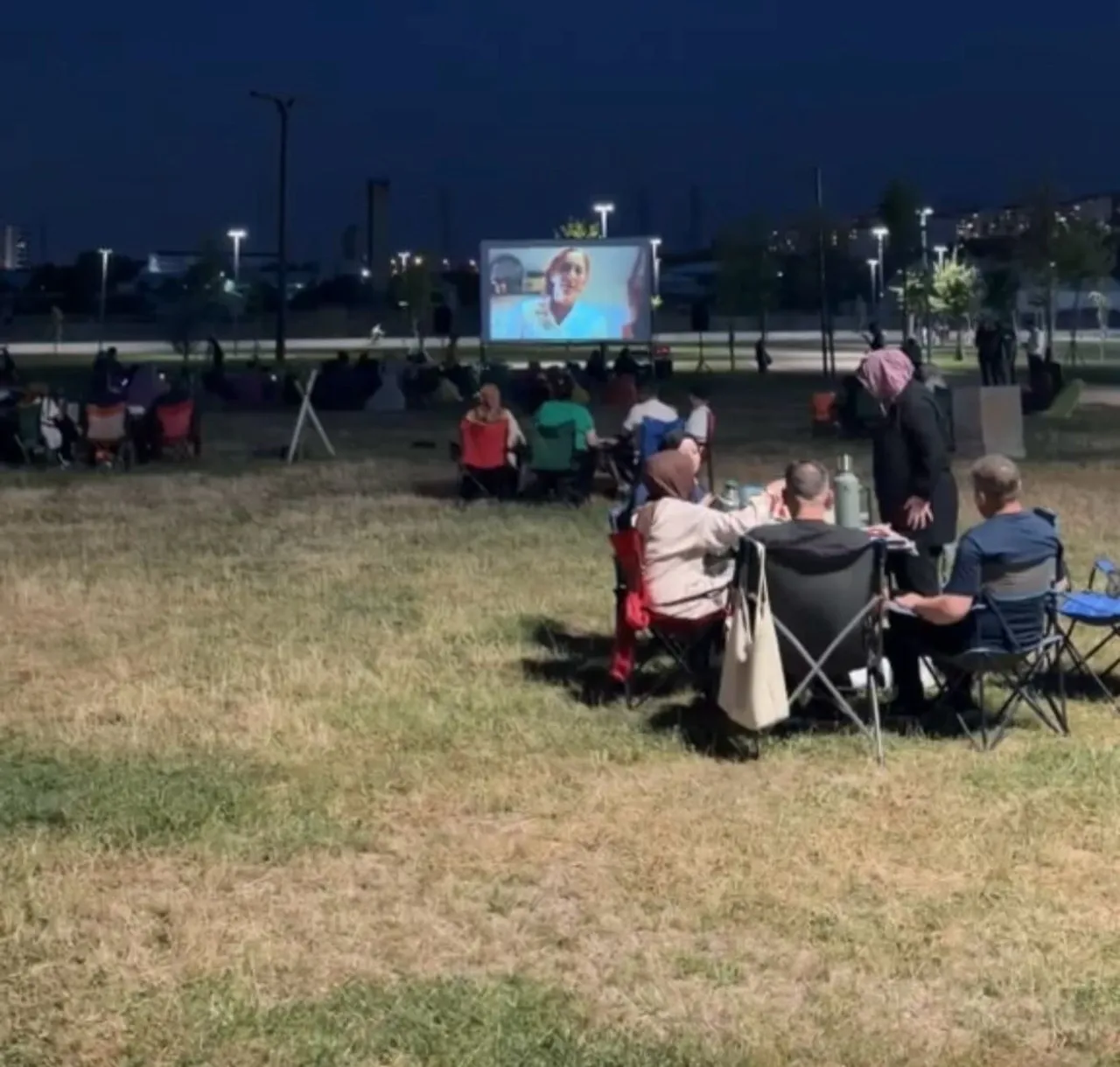 SİNCAN BELEDİYESİ TARAFINDAN DÜZENLENEN YAZ ETKİNLİKLERİ SİNCAN PARK'TA AÇIK HAVA SİNEMASIYLA...