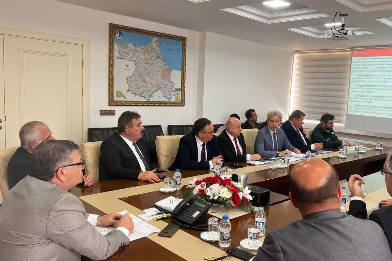 SİNOP VALİLİĞİ ÖNCÜLÜĞÜNDE, 2026 YILI YAZ AYLARINDA İÇME SUYU SORUNU YAŞANMAMASI AMACIYLA "SUDA...
