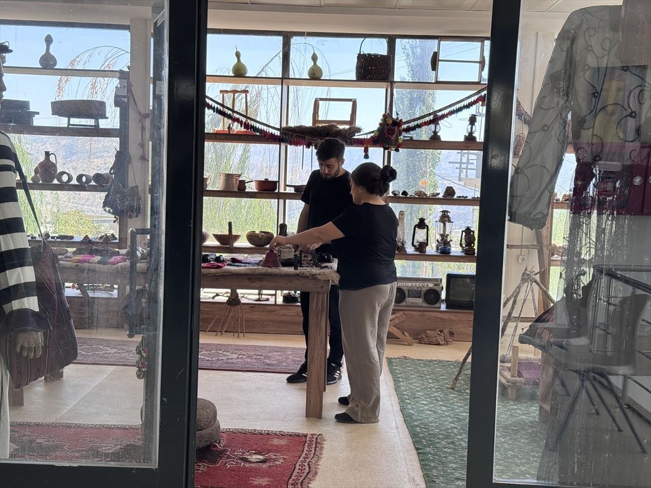 Şırnak'ın Balveren beldesinde, yörede geçmişte kullanılan eski eşyaların toplanarak sergilendiği...